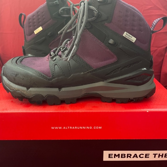 Altra Hiking Boots size 7.5 like new - Picture 2 of 5